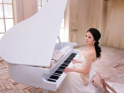 钢琴老师朱芳